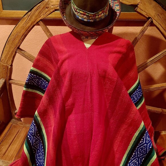 Andean Organic Wool Poncho: Unisex Boho Style, Outdoor Lovers - Picture 1 of 4